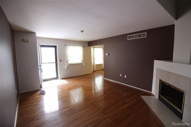 Building Photo - 43449 Arbor Way W