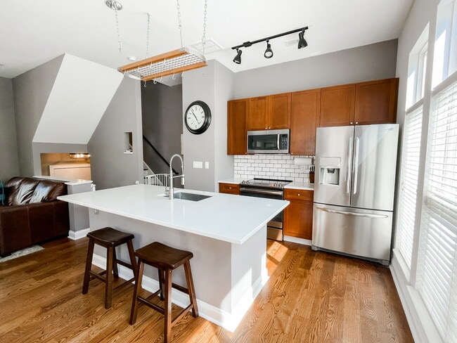 Building Photo - 931 Garden District Dr