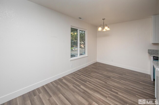 Dining Area ( Dinette) - 4606 Neil Rd