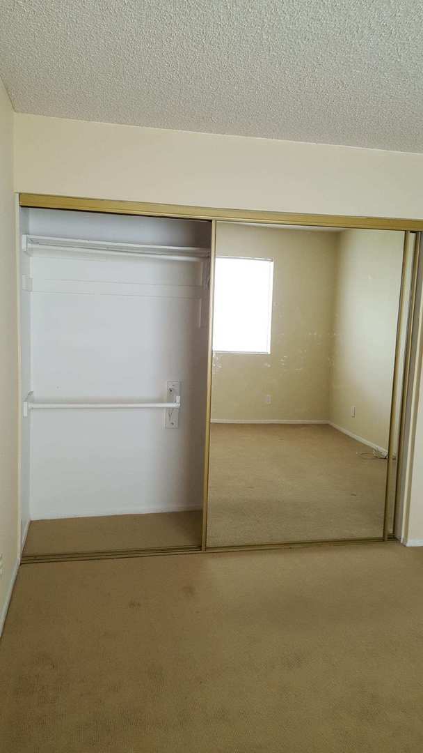 Foto del edificio - Senior 62+ 1-bedroom Condo For Rent In UTC