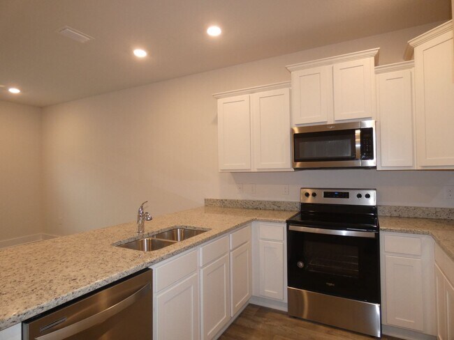 Foto del edificio - Stunning Townhome – Prime Pensacola Location