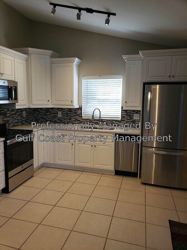 Building Photo - 912 48th St Dr E
