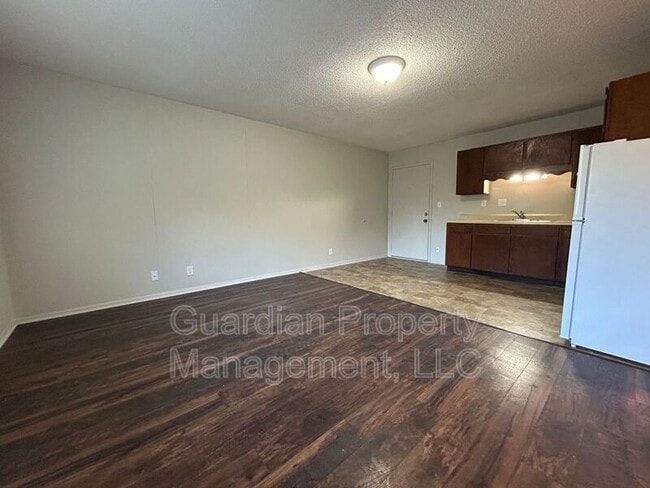 Building Photo - 1602 Brookside Dr