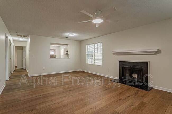 Foto del edificio - 107 Hammett Grove Ln