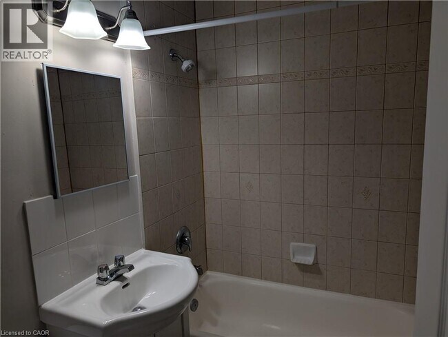 Photo du bâtiment - 468 Ottawa St N