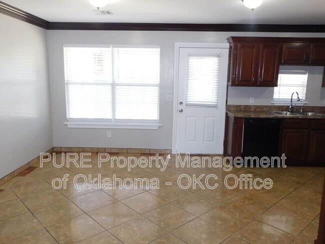 Building Photo - 5912 Sanderling Rd