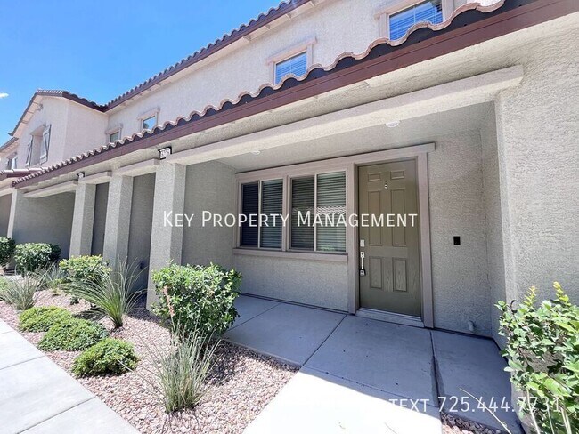 Foto del edificio - UPGRADED 3 BEDROOM TOWNHOME IN GATED COMMU...
