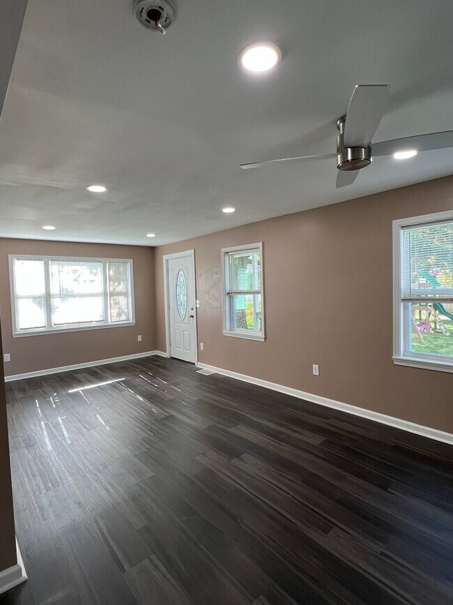 Foto del edificio - 5303 Woodland Rd