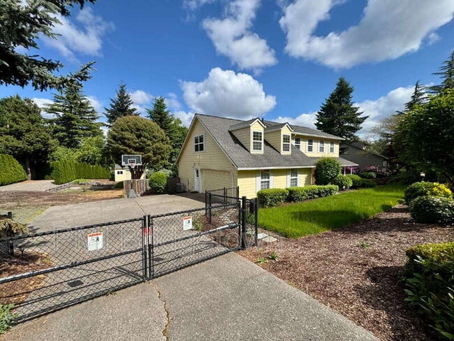 Building Photo - 11814 SW Dickinson Ct