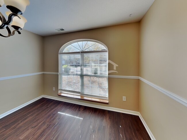 Building Photo - 6739 Dorchester Dr