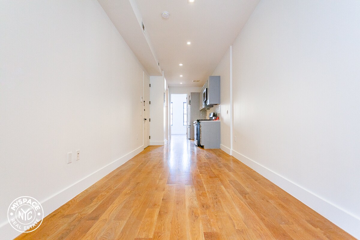 Primary Photo - 303 Harman St