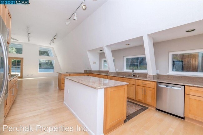 Building Photo - 3 br, 3.5 bath House - 3057 Lunada Lane