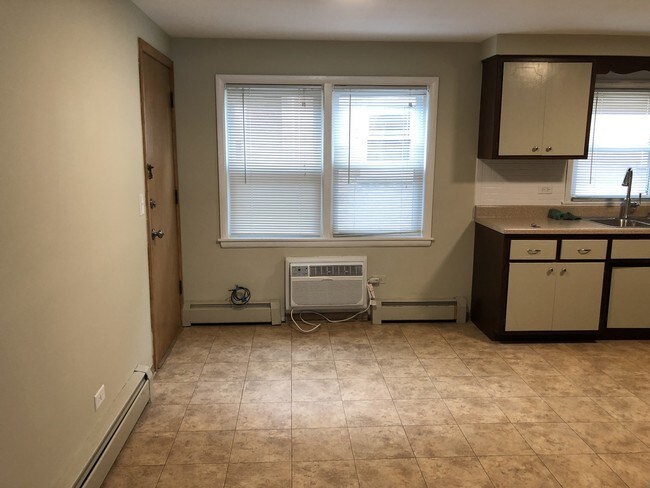 Foto del edificio - 6721 W Irving Park Rd