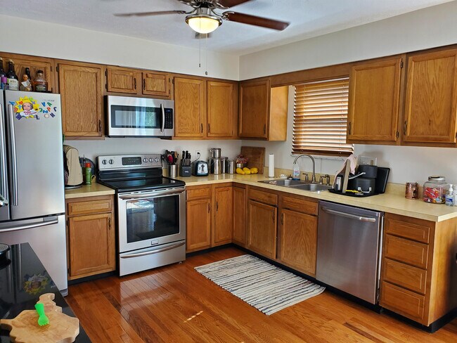 Building Photo - 141 Timberlake Cir