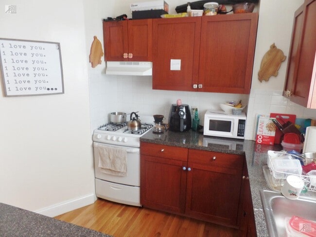 Building Photo - 4 Park Vale Ave