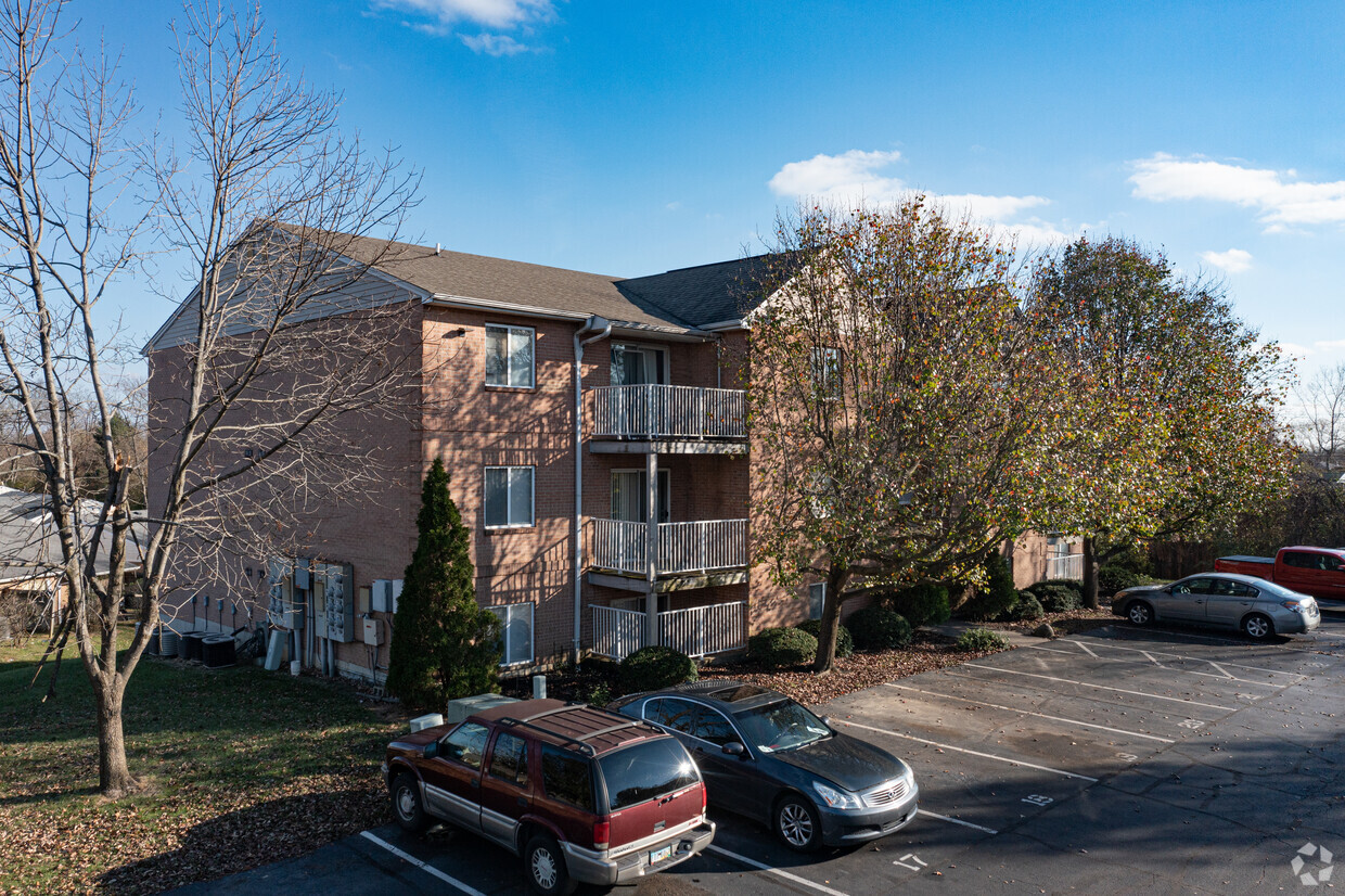 Primary Photo - Green Of Forest Park Condominiums