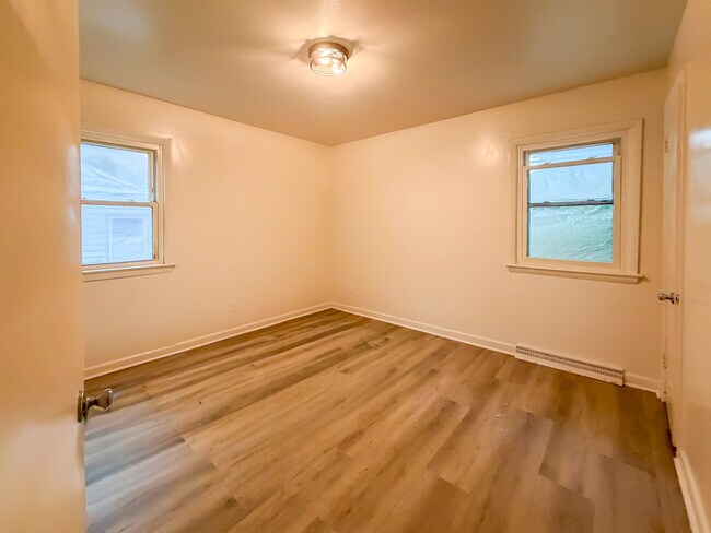 Foto del edificio - 2235 N Whitehill Dr