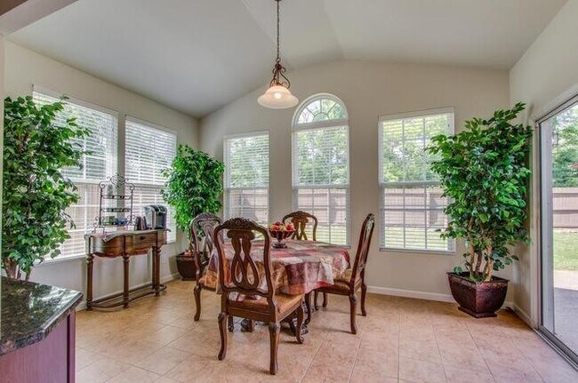 Building Photo - 2032 Silverton Cir