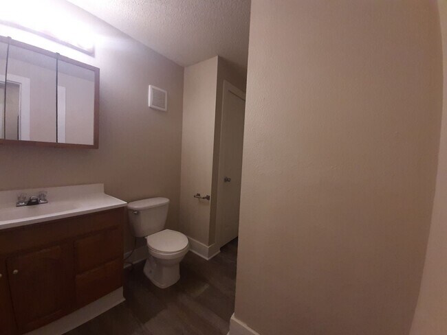 Foto del edificio - 3 Bedroom, 1 Bathroom home with new kitchen!
