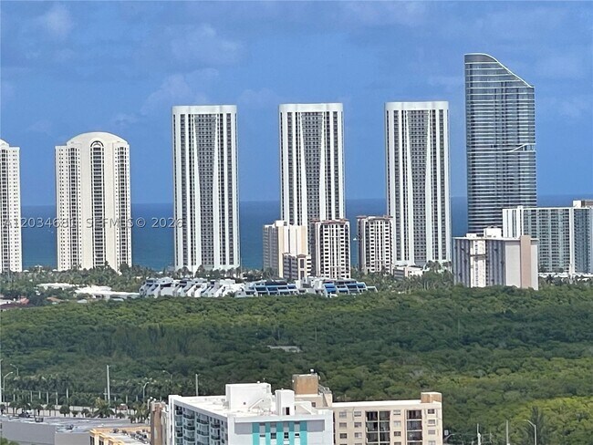 Building Photo - 16001 Collins Ave