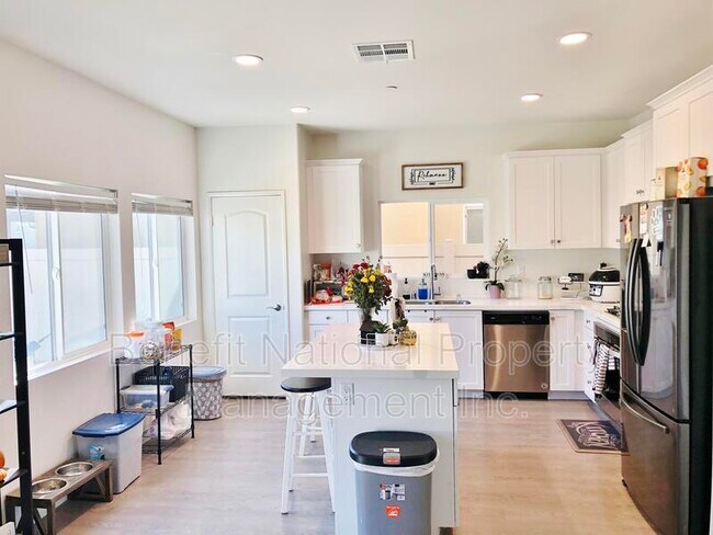 Foto del edificio - 34444 Radiance St