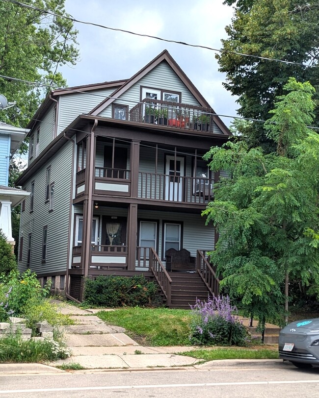 Building Photo - 2069 Winnebago St