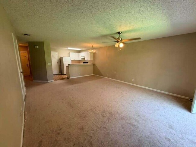 Foto del edificio - 6892 Mill Brook Pl
