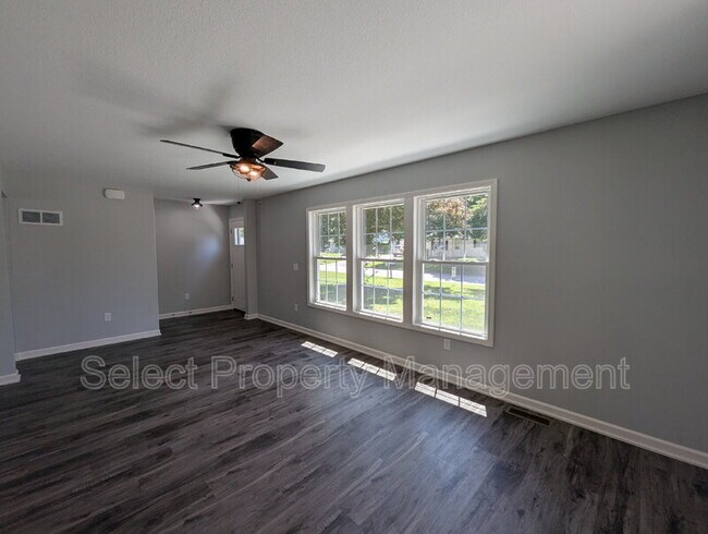 Foto del edificio - 920 Courtney Dr