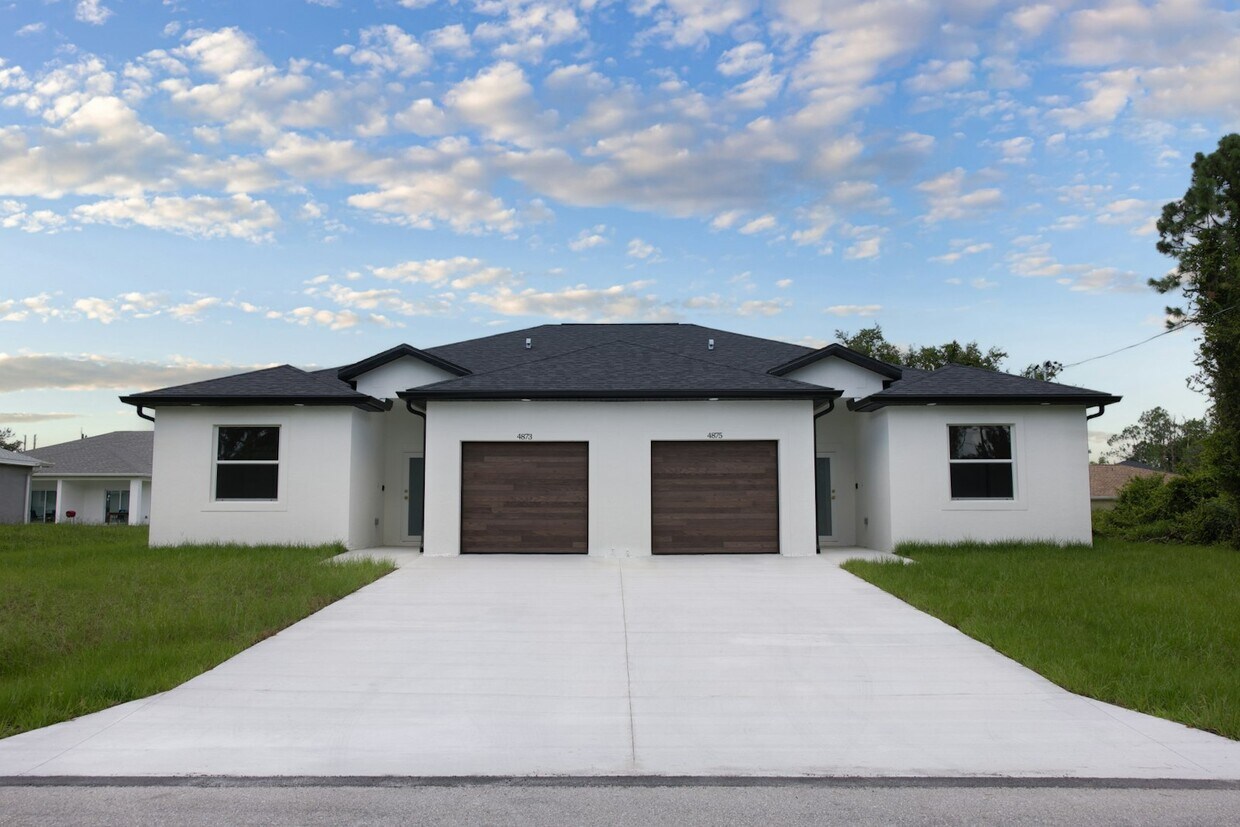 Foto principal - 4875 29th St SW