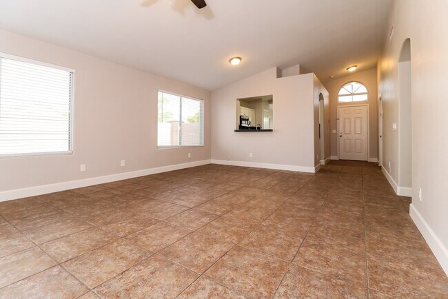 Foto del edificio - 3320 W Glass Ln