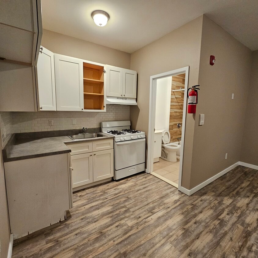 112 Gregory Ave Unit 40, Passaic, NJ 07055 Room for Rent in Passaic