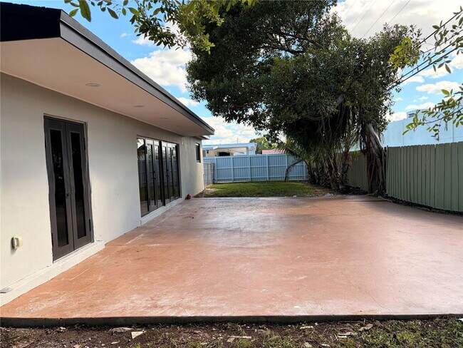 Building Photo - 2120 SW 84th Ave