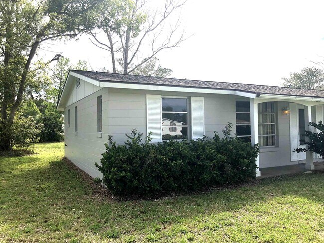 Foto del edificio - 233 Deltona Blvd