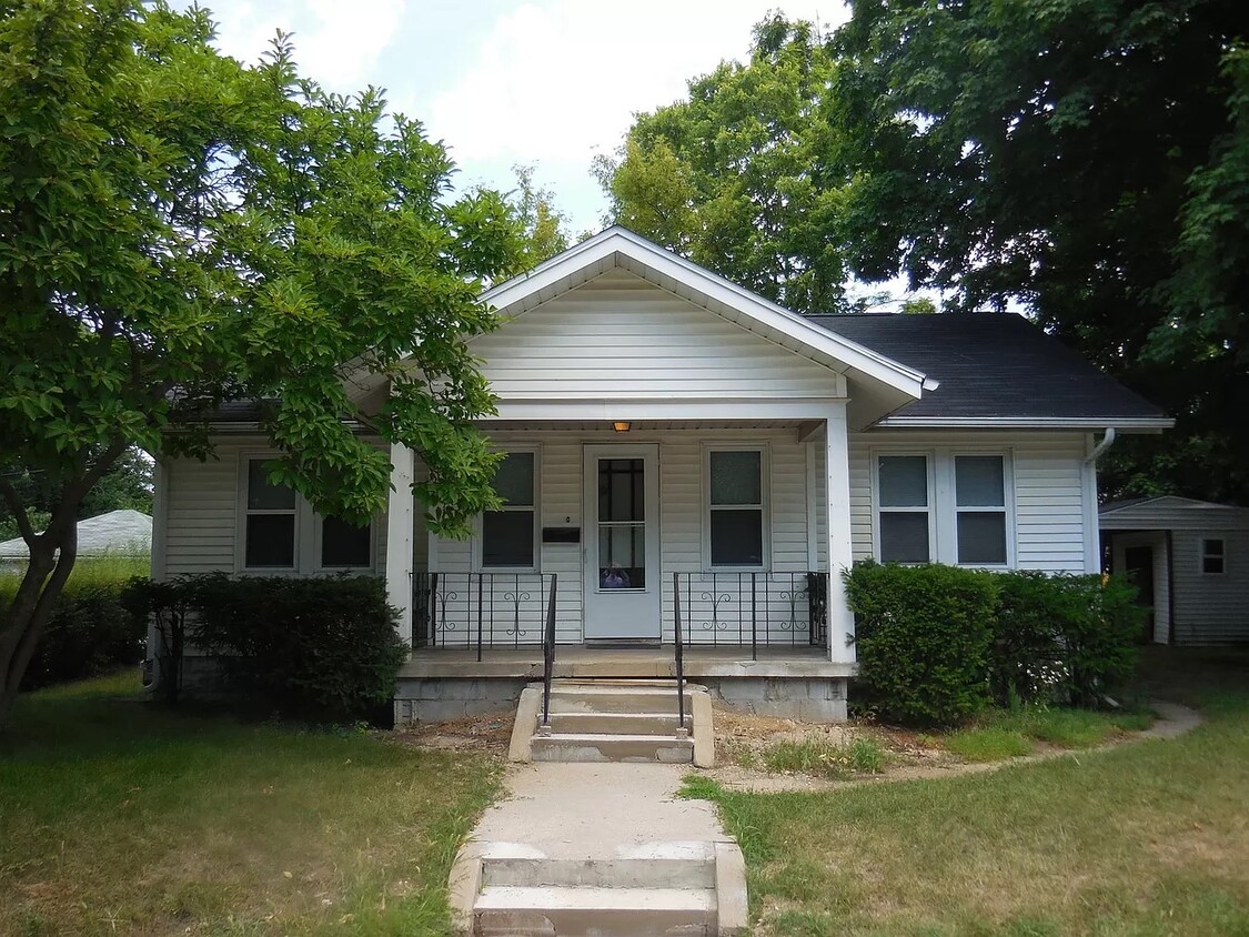Primary Photo - 2217 Vine St