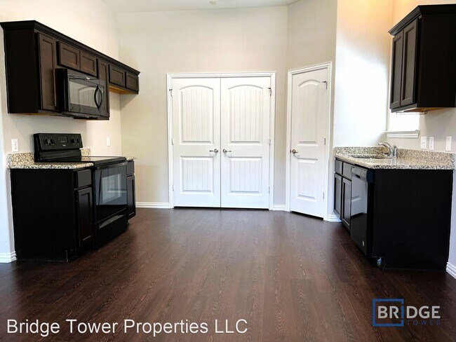 Building Photo - 4 br, 2.5 bath House - 1325 Lake Crest Lane