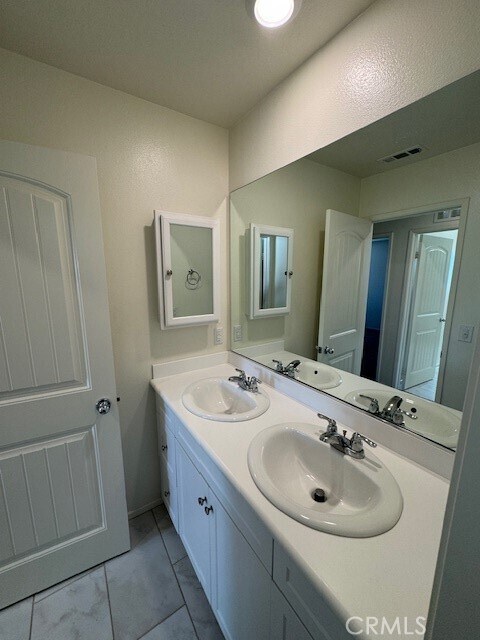 Building Photo - 30358 Village Knoll Dr