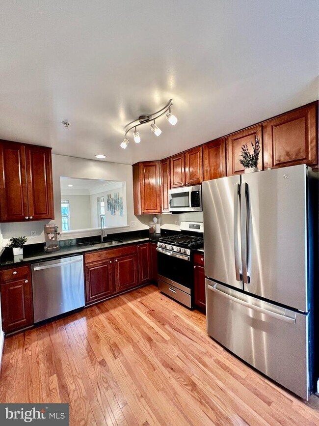 Foto del edificio - 23930 Catawba Hill Dr