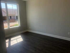 Building Photo - 7611 Long Shot Ln