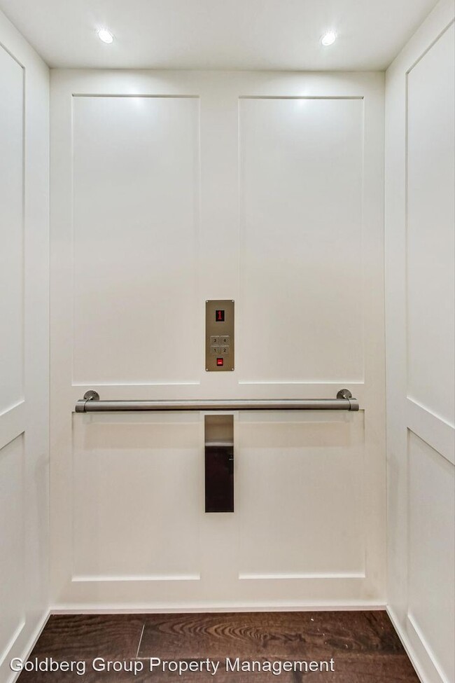 Foto del edificio - 4 br, 3.5 bath House - 5432 Merriam Street