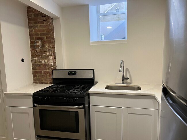 Building Photo - 9027 Riverside Pl