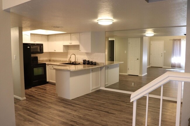 Building Photo - Beautiful remodeled 3 bedroom 2.5 bathroom in down town St George!