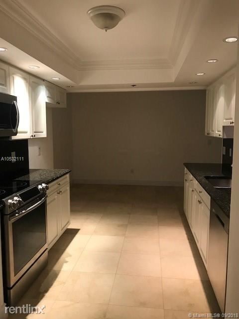 Building Photo - 2 br, 2 bath  - 10175 Collins Ave Apt 105