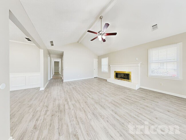 Building Photo - 2616 Laurel Woods Ln SE