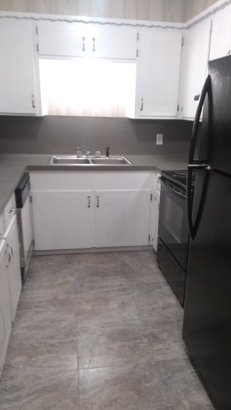 Primary Photo - 2206 Poplar St