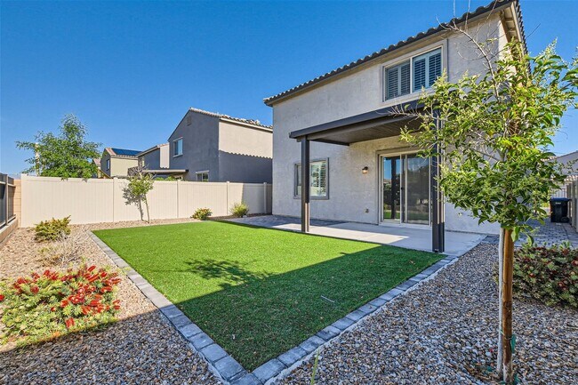 Foto del edificio - Gorgeous 2019 Build Home with Beautifully Landscaped Backyard! (COMING SOON)