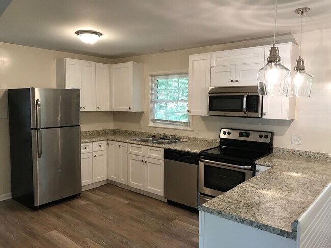 Foto del edificio - Available Now! Spacious 5 bedroom home clo...