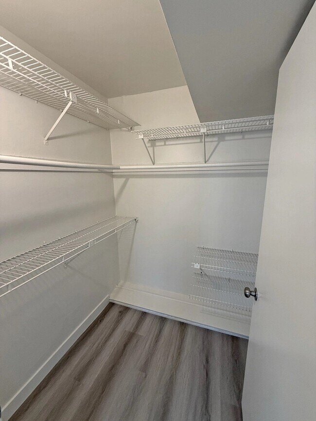 Foto del edificio - 4530 Whitsett Ave
