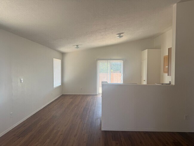 Foto del edificio - 3716 Rancher Loop NE