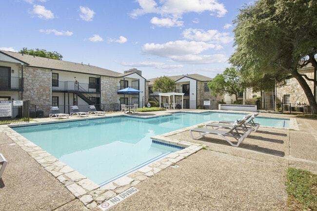 Building Photo - Highland Ridge