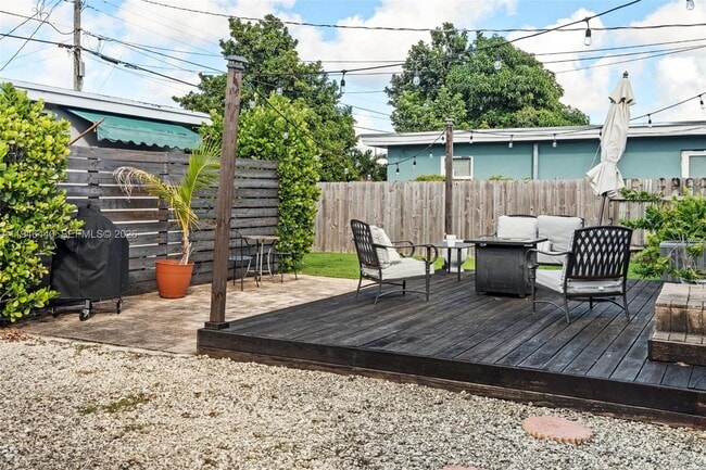 Building Photo - 3151 SW 20th St